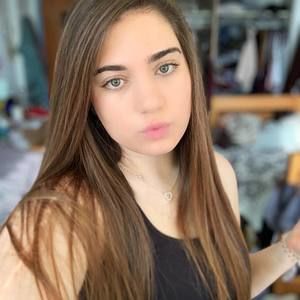 Meet your Posher, Juliana